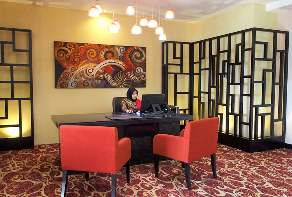 Фото The Waterfront Hotel