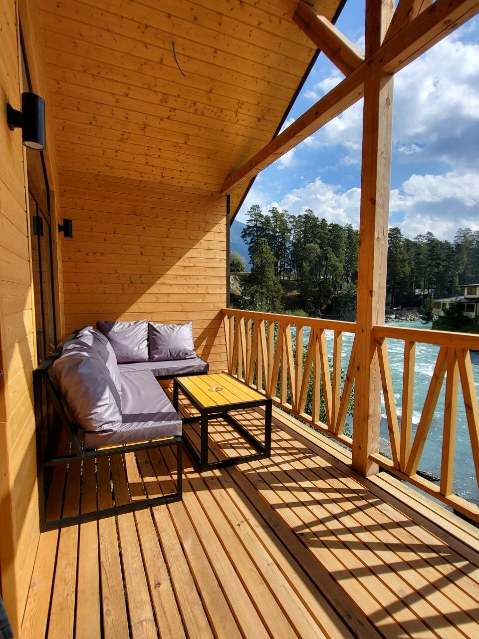 Фото River & House