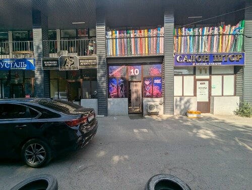 Сексуалды киімдегі түлектер