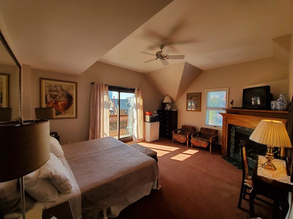 Фото Madison Manor Boutique Hotel