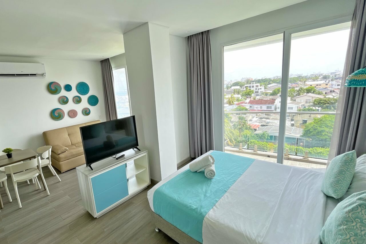 Фото Azure Lofts & Pool Hotel