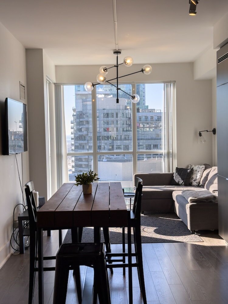 Фото Luxury Suite by Cn Tower & Free Parking