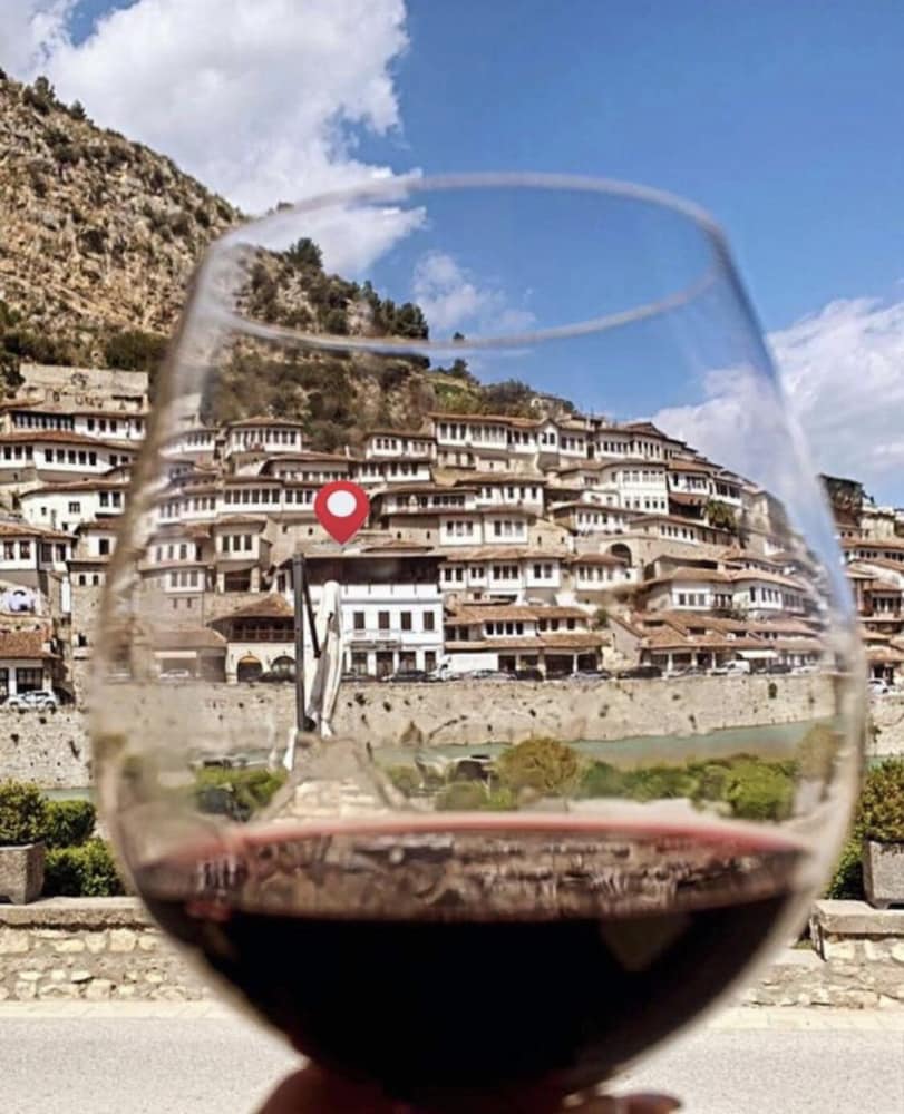 Фото White House Berat