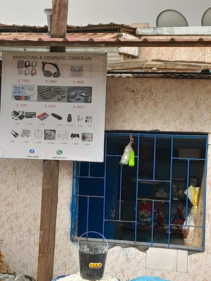 Items for mobile phones Marketing e expansão comercial, Loanda, photo