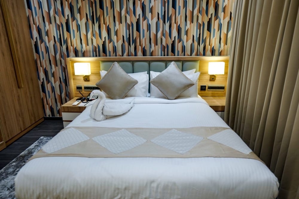 Фото M2 Square by Monday Premium