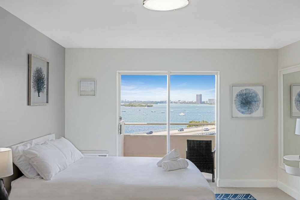 Фото Waterfront condo Studio - Free Parking