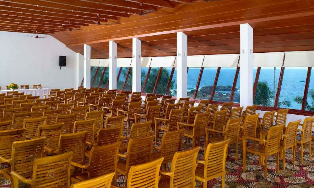 Фото Gokulam Grand Turtle On The Beach