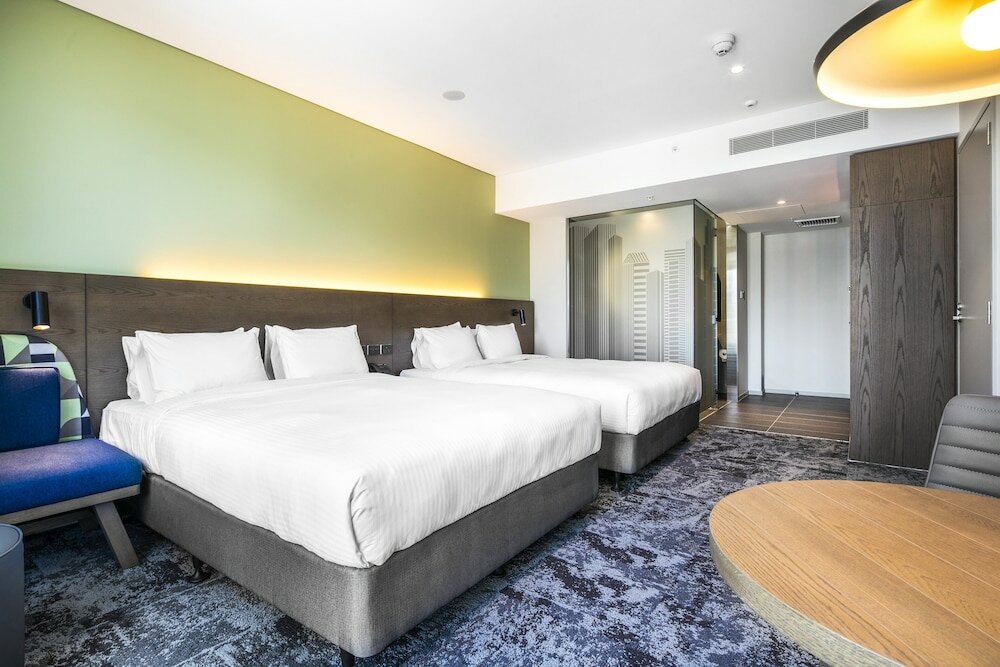 Фото Holiday Inn Express Melbourne Little Collins