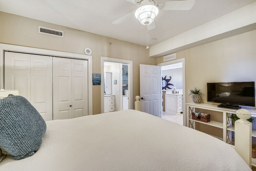 Фото Tropic Winds by Book That Condo