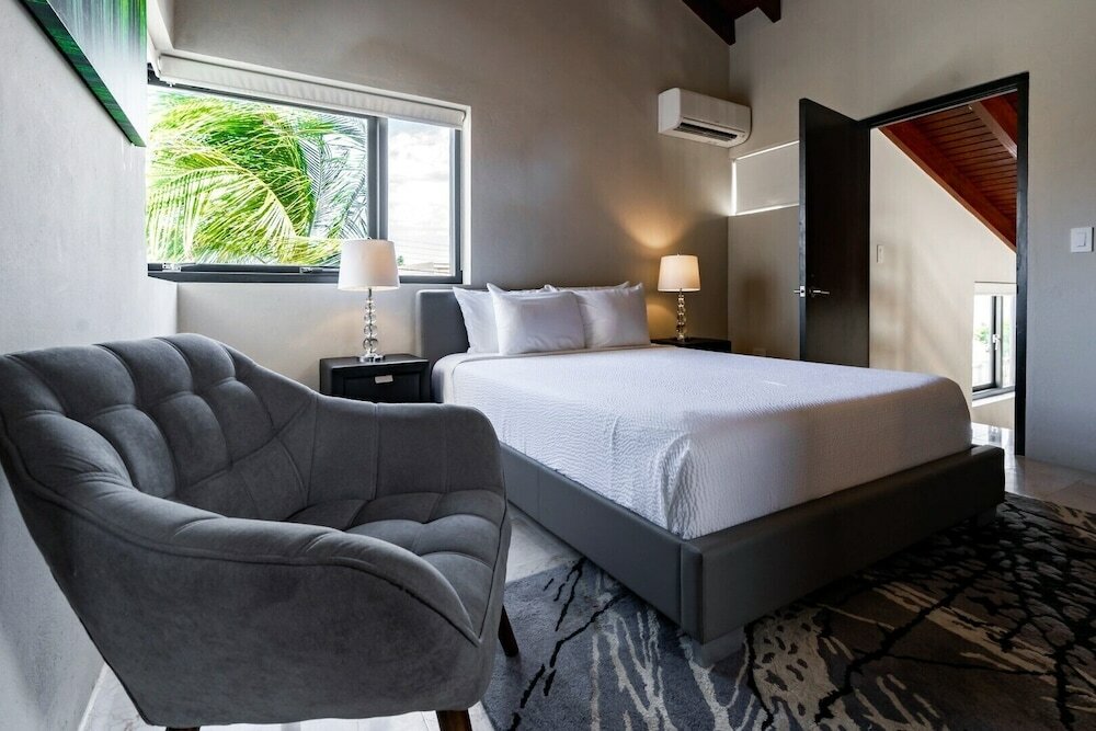 Фото Stunning Villa With Infinity Pool & Outdoor Kitchen! Across From Marriott!