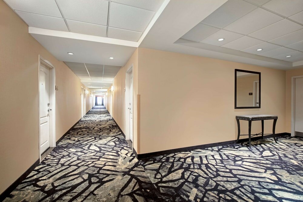 Фото Hampton Inn by Hilton Toronto Airport Corporate Centre