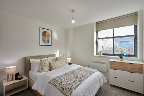 Гостиница 1br Flat With a Double Bed - New Eton House Residence Slough в Слау