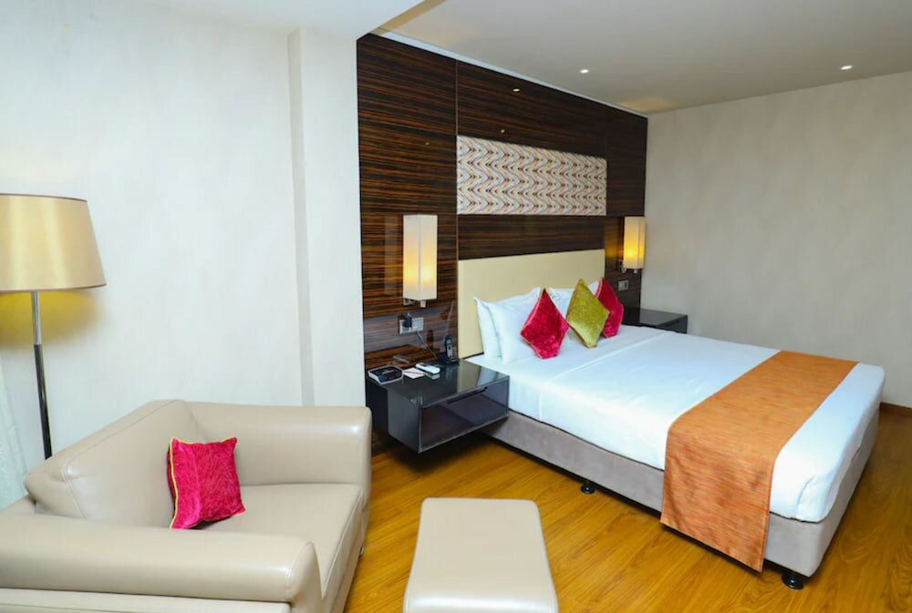 Фото Goroomgo Crown Bhopal