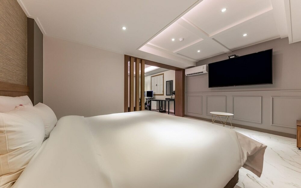 Фото Daejeon Yongjeon Momo