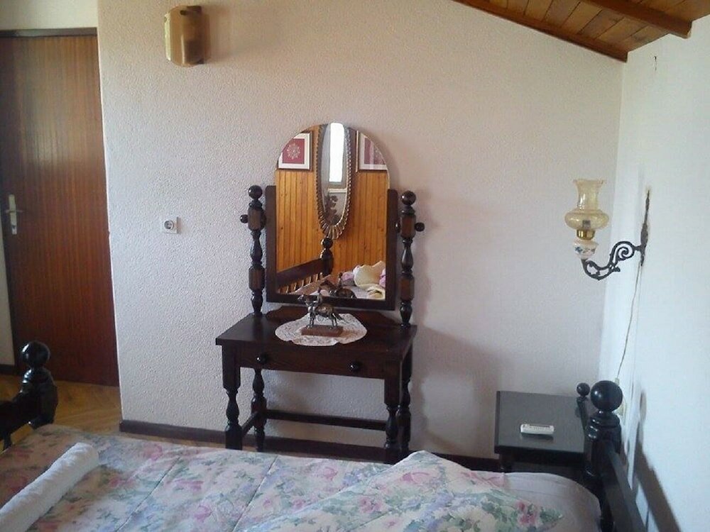 Фото Bobi - 50 m From Beach - H