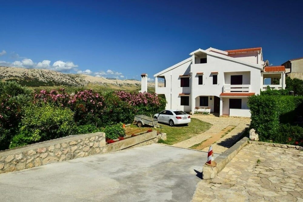 Фото Mate - Free Parking - A4