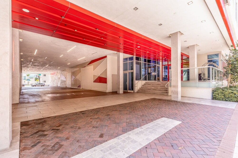 Фото Stylish Private Beach Condo Hollywood