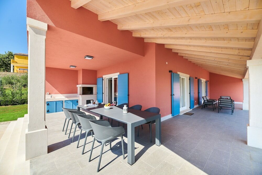 Фото Rainis Hill Top Villa