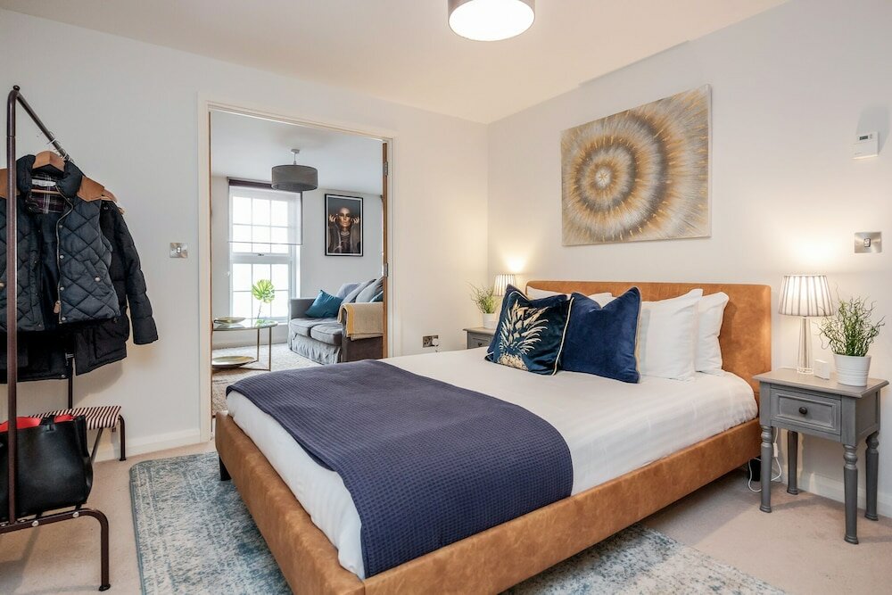 Фото Beautiful Central Windsor Apartment