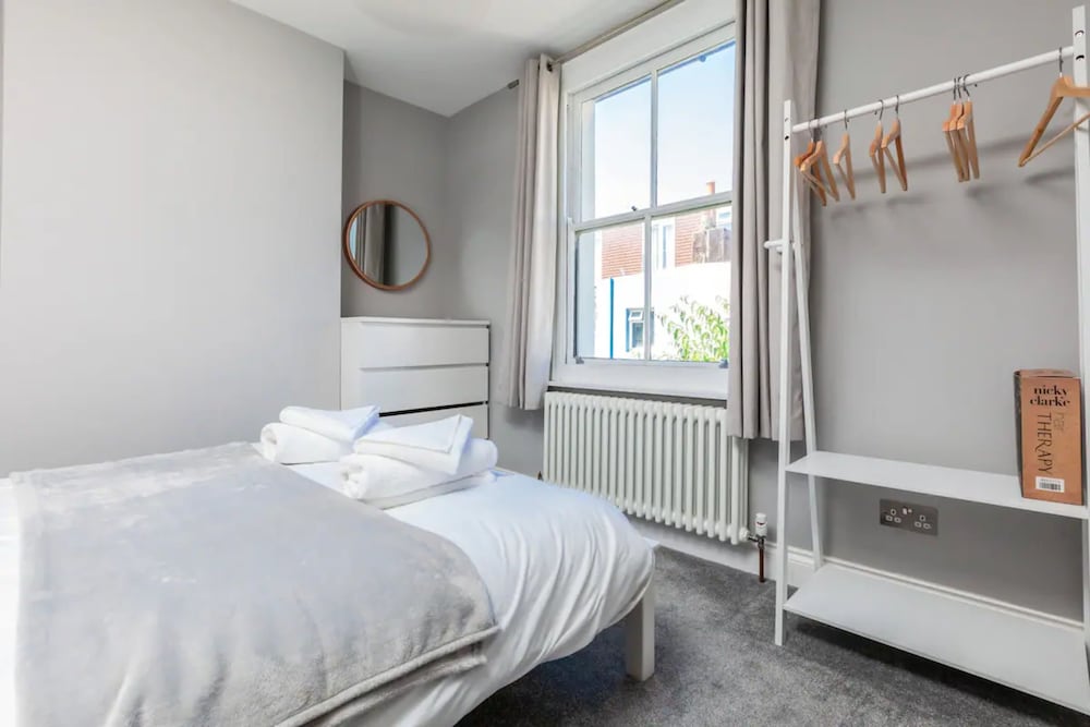 Фото Modern and Stylish 2 Bedroom House in Brighton