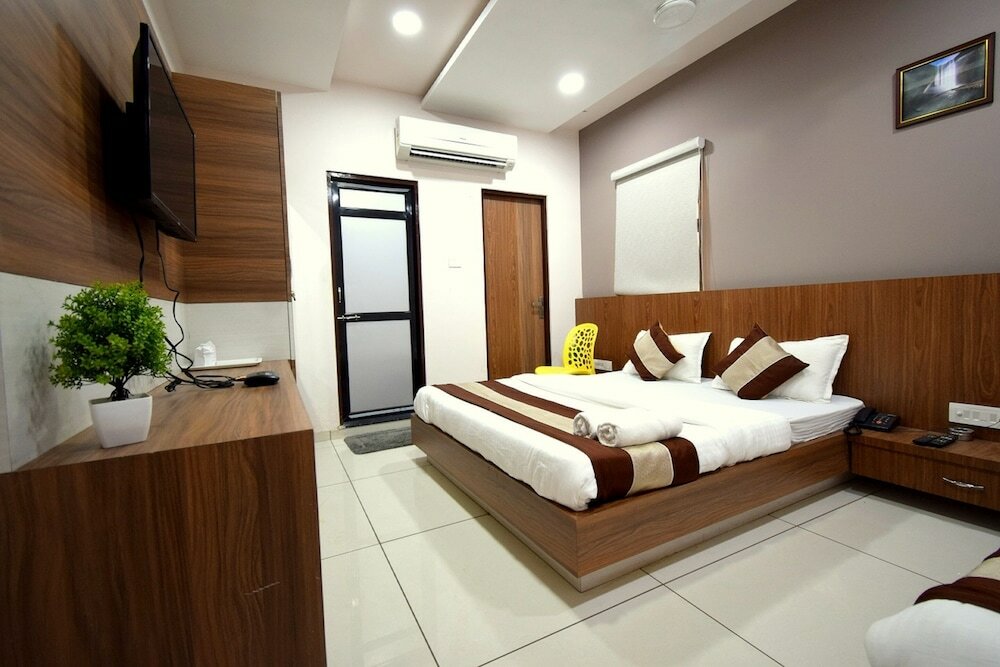 Фото Отель Embassy