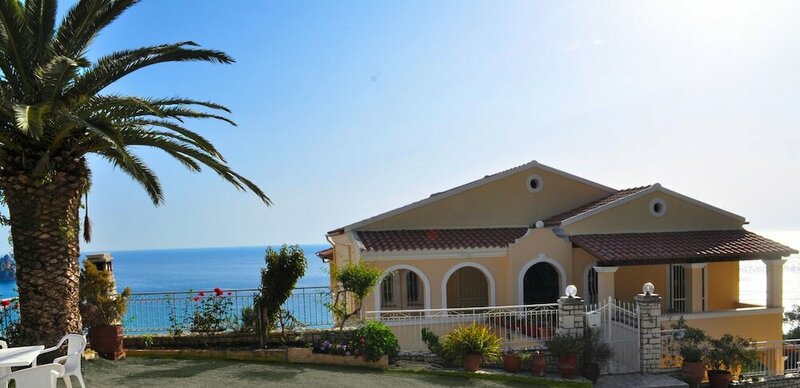 Гостиница Studio Apartments Maria With Pool - Agios Gordios Beach