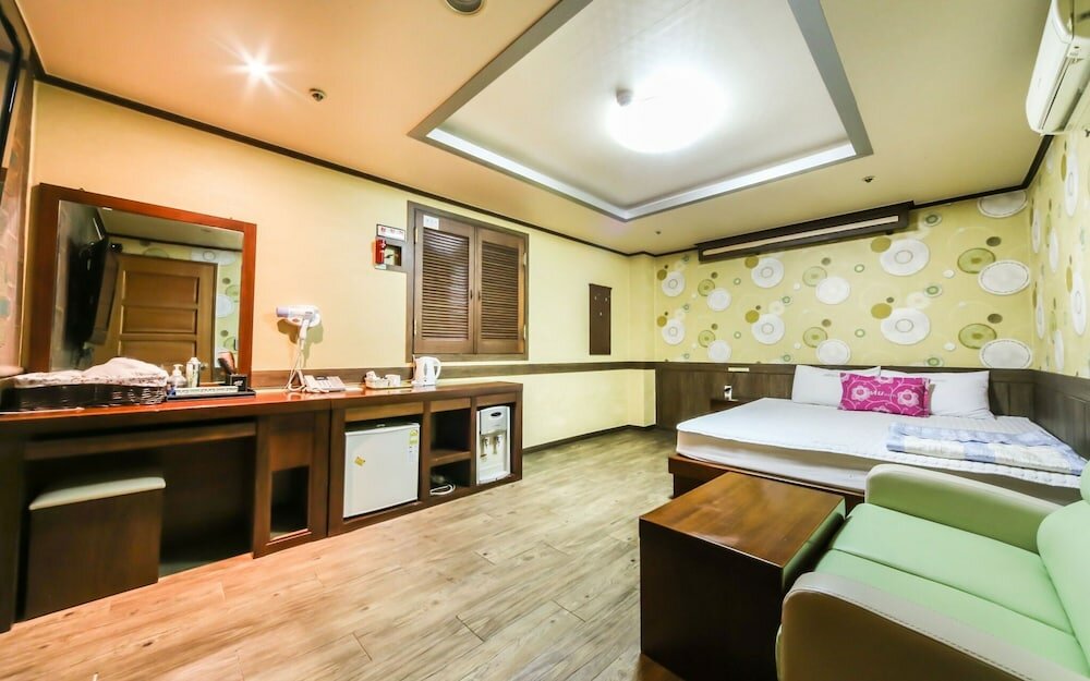 Фото Changwon Jinhae Yongwon Mu