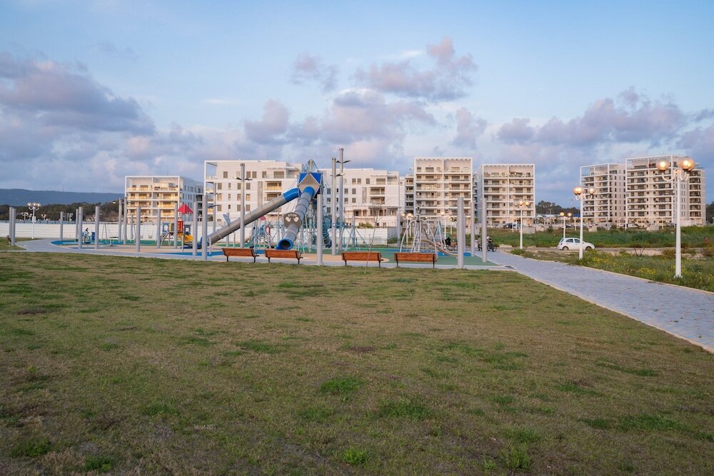 Фото Bright Sunny Holiday Home with Sea Views