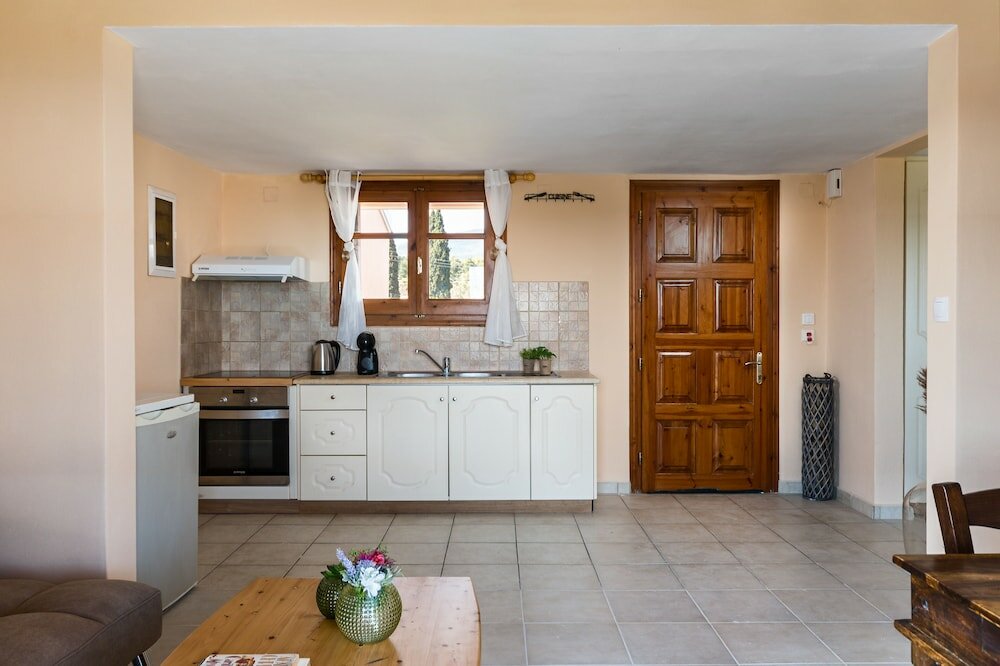 Фото Aloe Apartments by Konnect, 500m from Dassia Beach