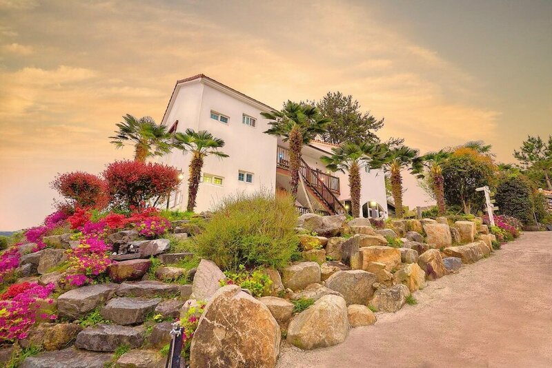 Гостиница Geoje Evergreen&pinetree Pension