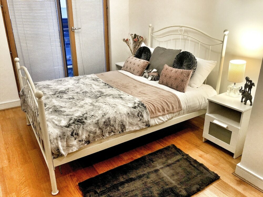 Фото Elegant Apartment in The Wharf