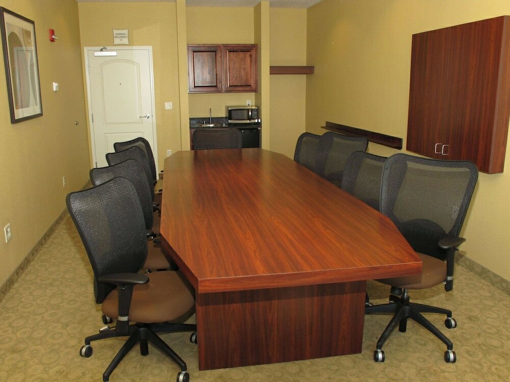 Фото La Quinta Inn & Suites by Wyndham Bismarck