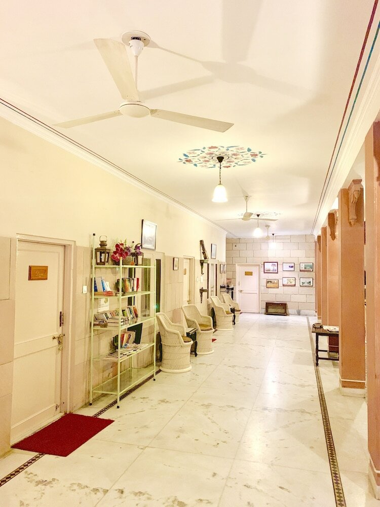 Фото Suryaa Villa - A City Centre Hotel