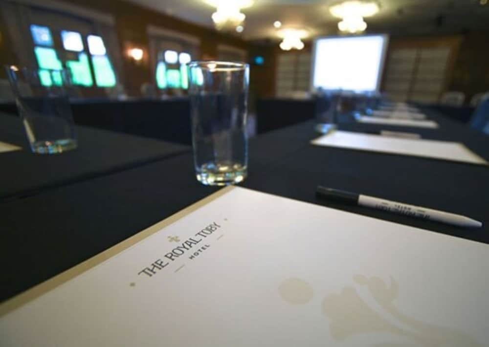 Фото The Royal Toby Hotel