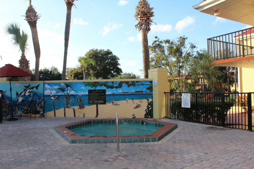 Фото Clarion Inn & Suites Kissimmee-Lake Buena Vista South