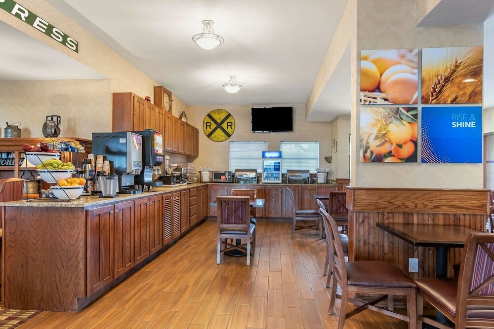 Фото Comfort Inn Warrensburg Station