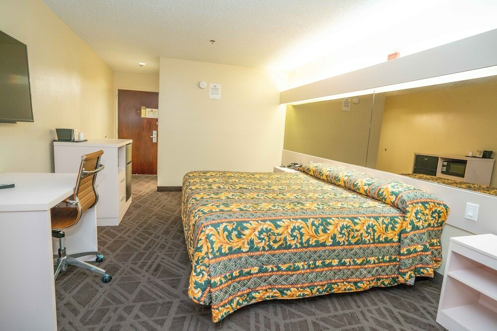 Фото Regency Inn & Suites