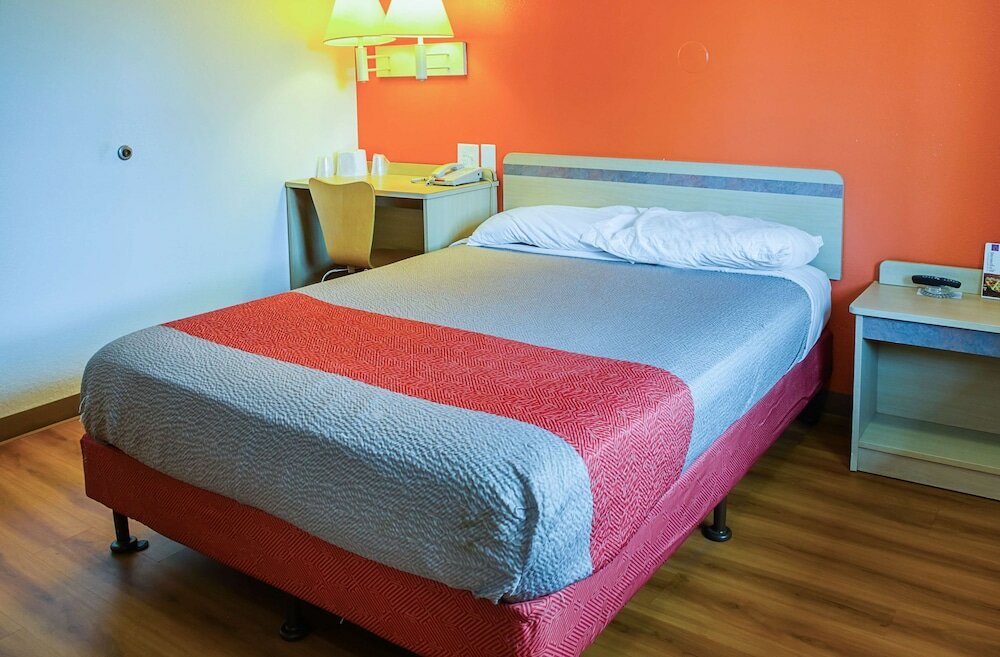 Фото West Ashley Inn