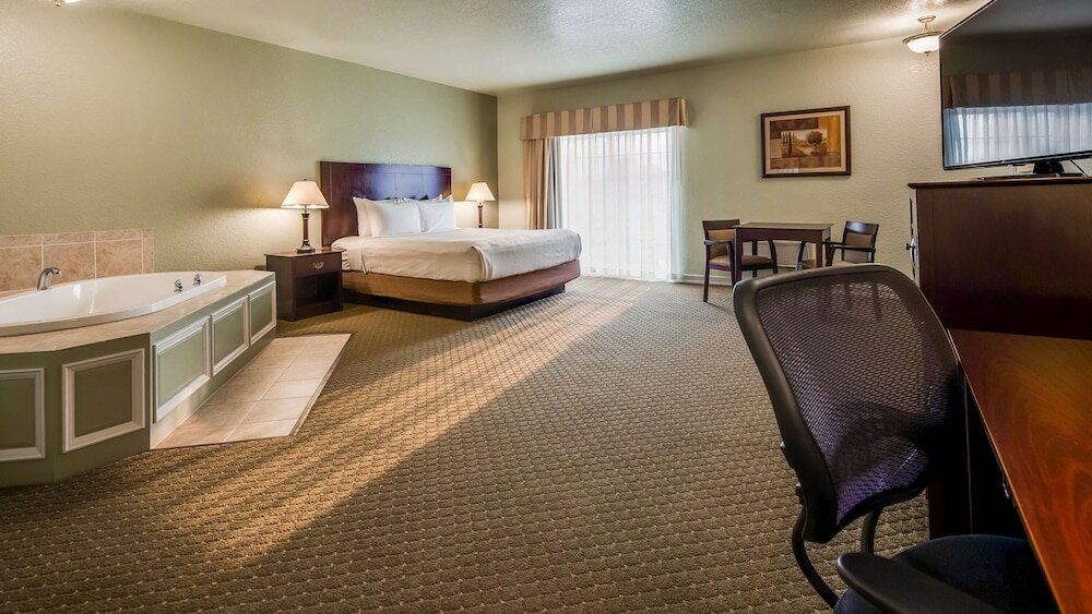 Фото Best Western Plus Bayshore Inn