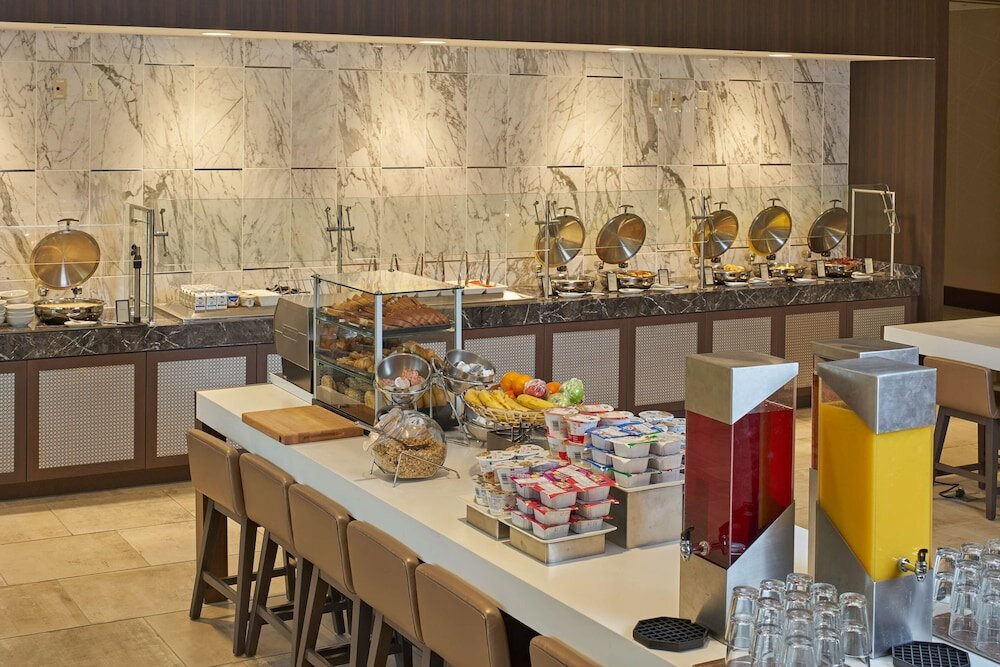 Фото Hilton Raleigh North Hills