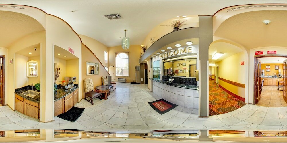 Фото Econo Lodge Inn & Suites