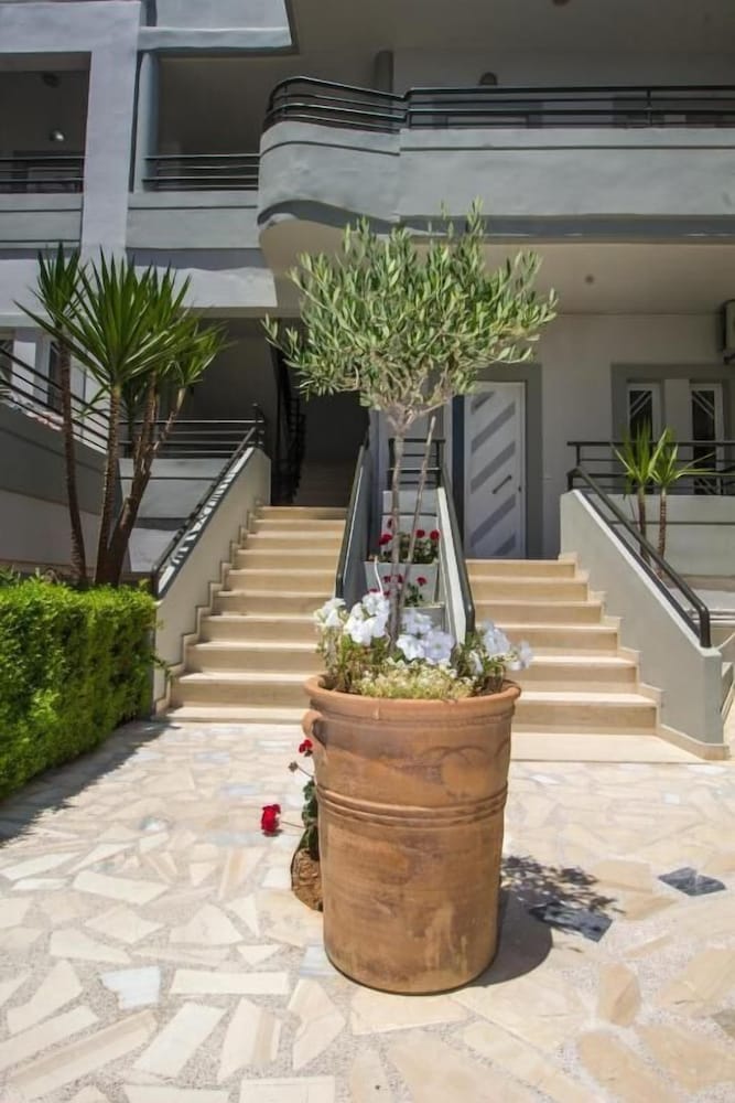 Фото Elia Stalos Apartments