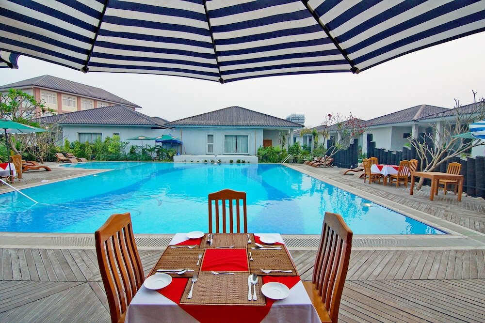 Фото Triumph Hotel