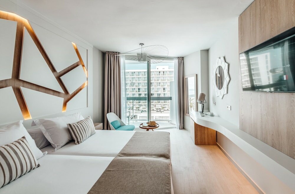 Фото The Ibiza Twiins Hotel