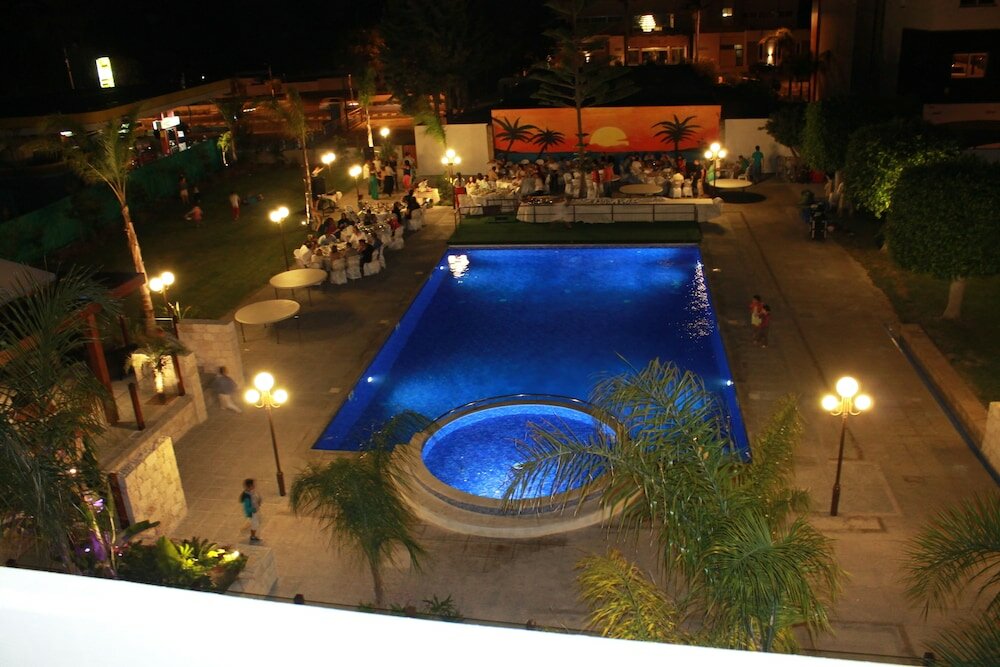 Фото The Caravel Hotel