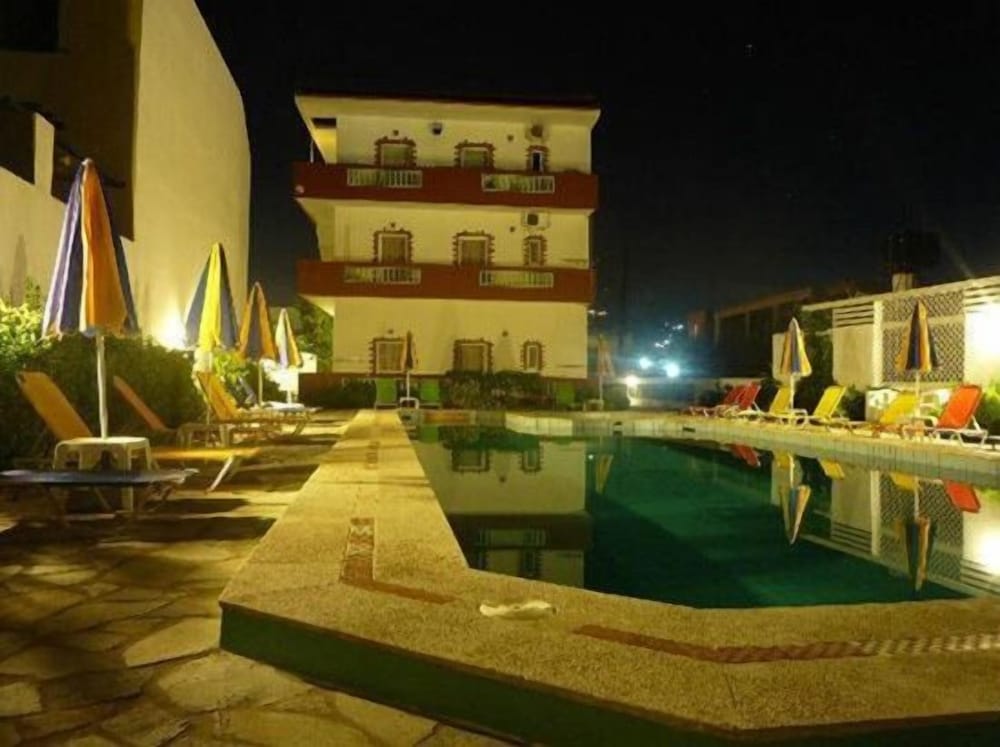 Фото Haris Apartments