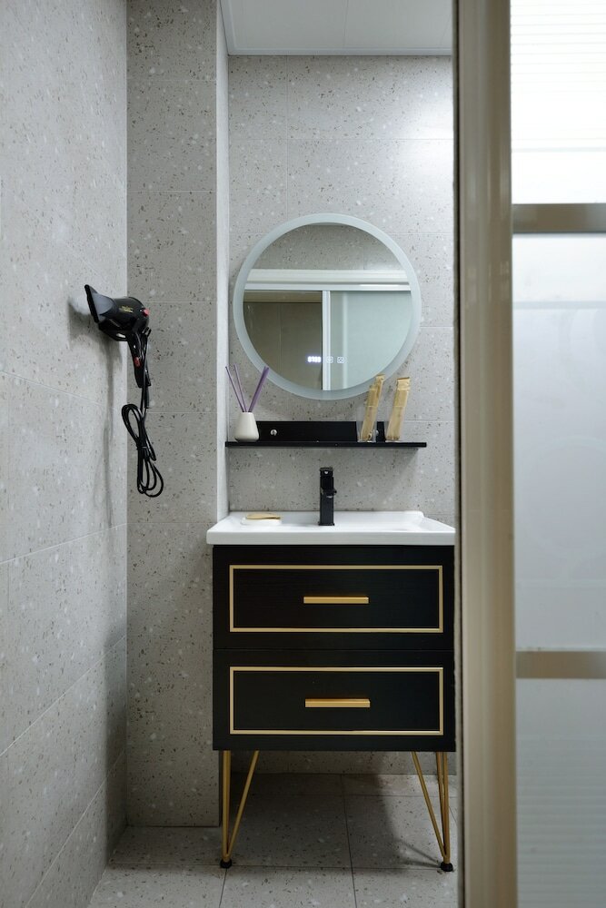 Фото Newly Renovated 1bdr Apt Old Shanghai