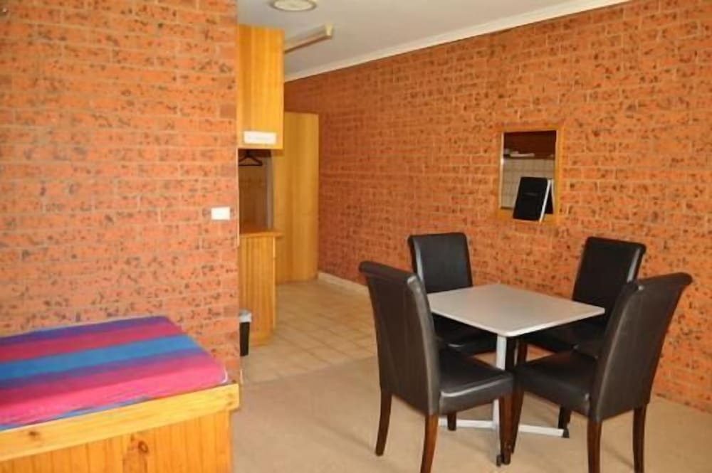 Фото Merrijig Motor Inn Resort