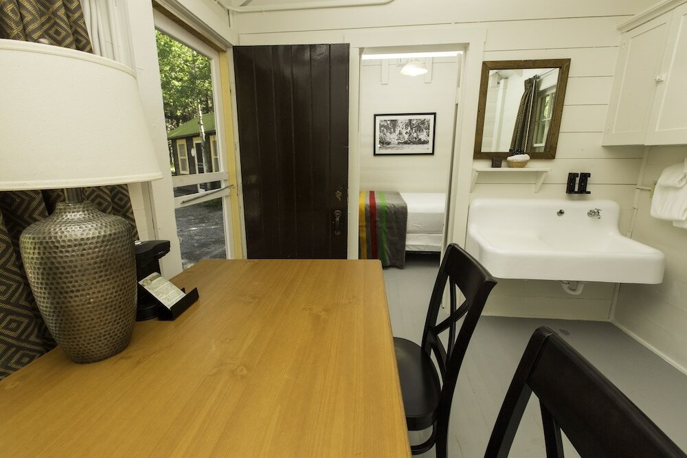 Фото Swiftcurrent Motor Inn and Cabins - Inside the Park