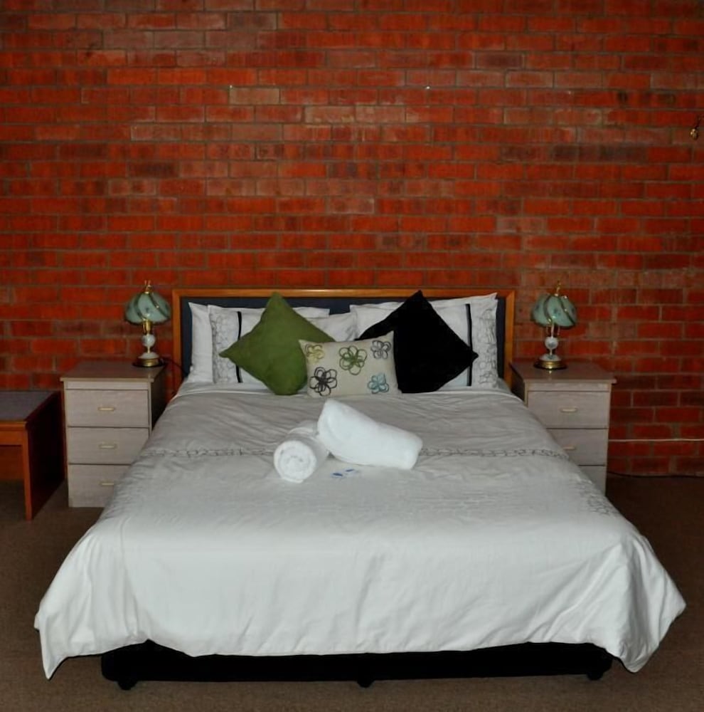 Фото Merrijig Motor Inn Resort